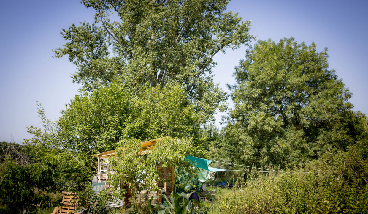 Toiletterie-des-piraculteurs-Creysse-Douche-Kitchinette-WC
