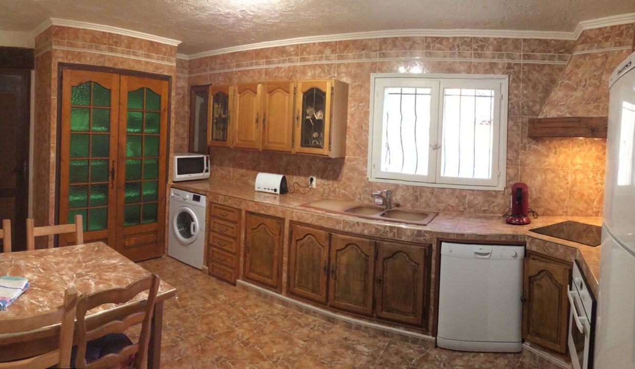 airbnjune-villa-roquebrune-cuisine-equipee