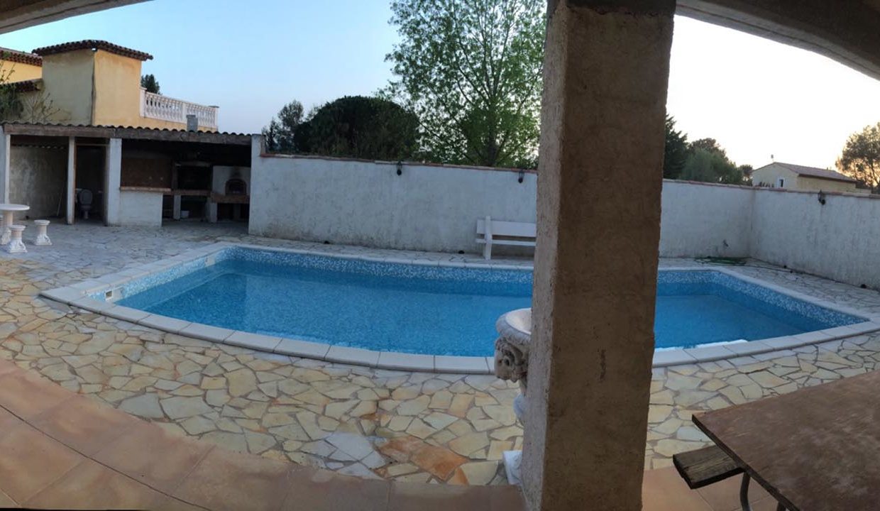 airbnjune-villa-roquebrune-piscine