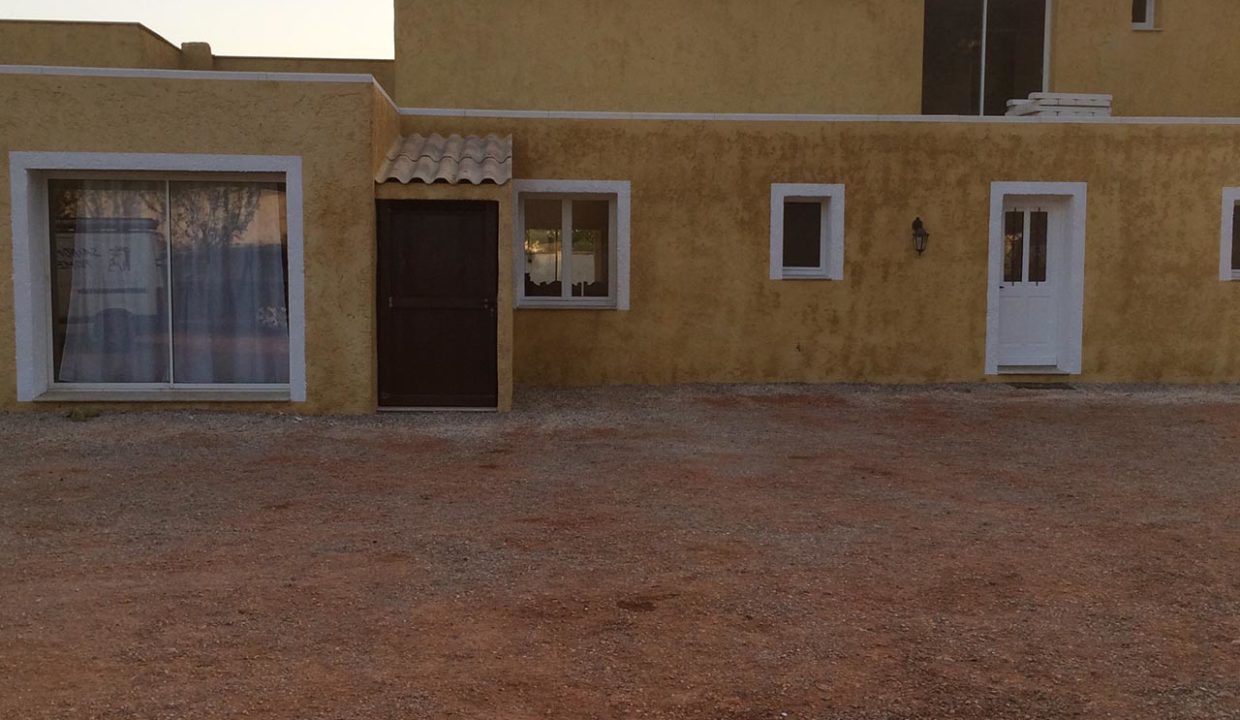 airbnjune-villa-roquebrune-sur-argens-exterieur-devant-de-la-maison