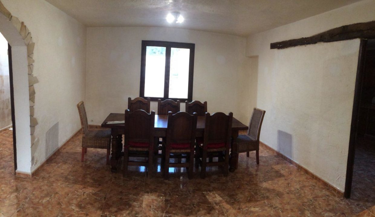 airbnjune-villa-roquebrune-sur-argens-salle-a-manger-8-personnes