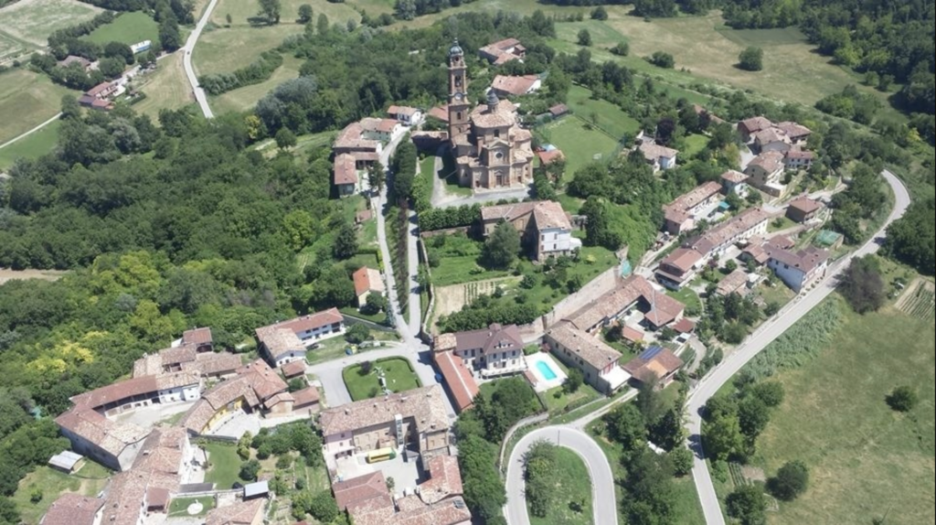 Chambre chez l'habitant au village de Piovà Massaia, Italie
