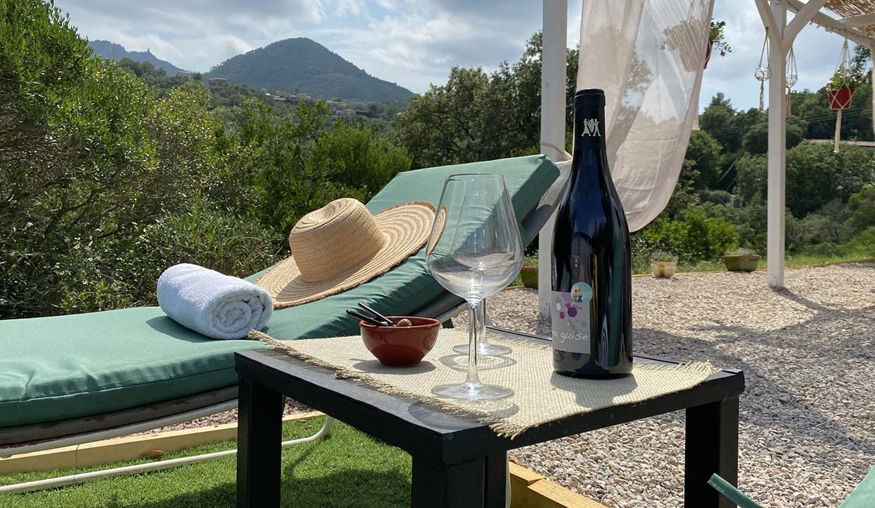 Terrasse-avec-transat-les-Adrets-Esterel-Airbnjune