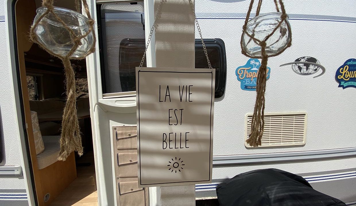 la-vie-est-belle-aux-adrets-esterel-caraving-airbnjune