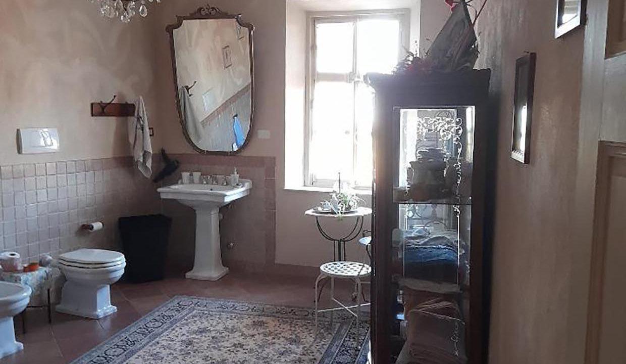 salle-de-bain-avec-baignoire-casa-delle-caramelle