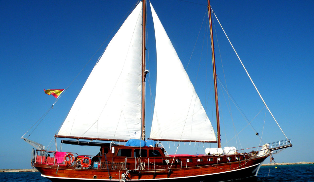 ALANIA MAYOR Y  MESANA (2014_04_21 16_00_19 UTC)