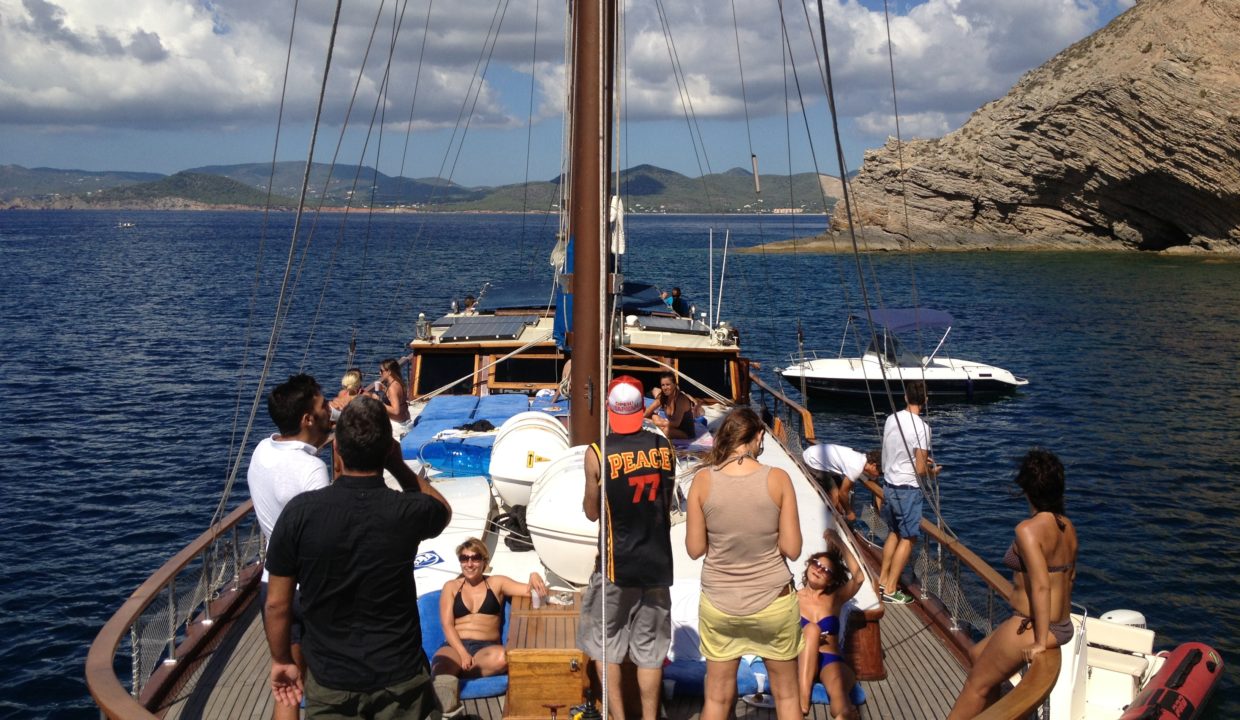 GRUPO EN PROA (2014_04_21 16_00_19 UTC)