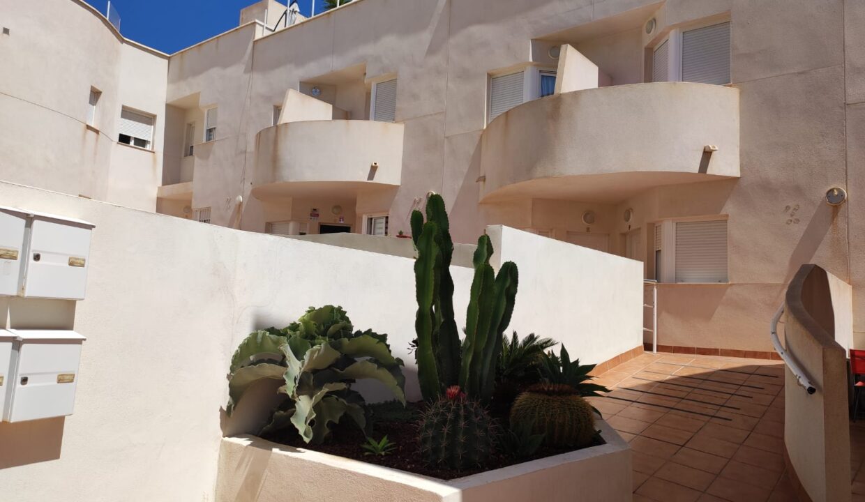 Desde la entrada a la calle